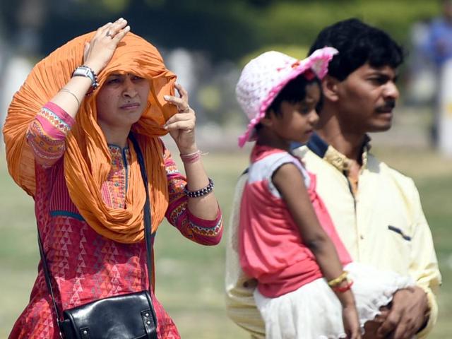 The IMD has announced that temperatures will soar higher than normal between April and June and the frequency of heat waves will be more than normal in central and north-west India. (HT Photo) The IMD has announced that temperatures will soar higher than normal between April and June and the frequency of heat waves will be more than normal in central and north-west India. (HT Photo)