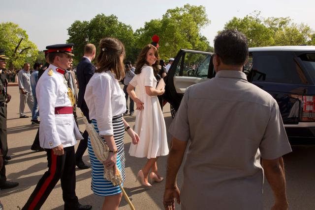 The couple walk with officials after paying tribute at the India Gate. (AFP)