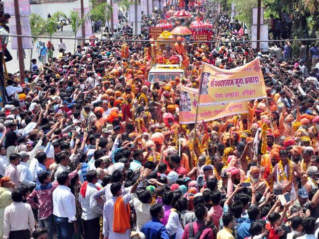 Peshwai of awahan akhara was taken out in Ujjain on Sunday.(HT photo) Peshwai of awahan akhara was taken out in Ujjain on Sunday.(HT photo)