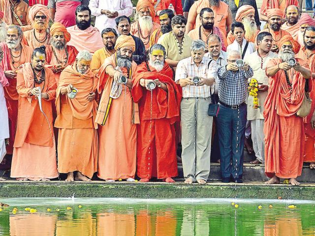 Sadhus conduct rituals at Ujjaini – the place from where river Kshipra originates in Indore district.(Arun Mondhe/ HT file photo)