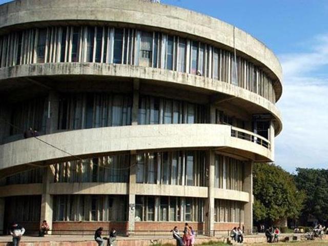 Girl hostellers have raised question marks over the feasibility of decision, given the lack of security within the campus.(HT Photo) Girl hostellers have raised question marks over the feasibility of decision, given the lack of security within the campus.(HT Photo)