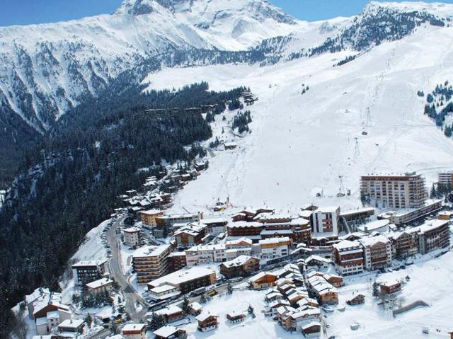 Once a predominantly French resort, referred to as the 21st arrondissement of Paris, it is today a cosmopolitan destination attracting a jet-set crowd from as far as Russia and Argentina. (courchevel.com) 
