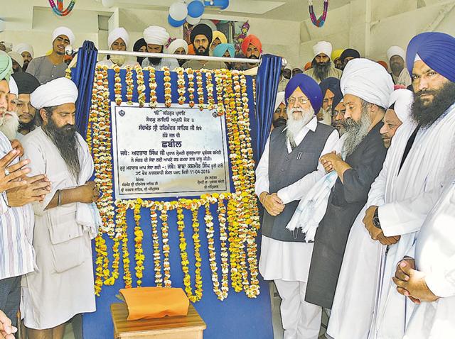 SGPC president Avtar Singh Makkar inaugurates the chhabeel at the Golden Temple complex in Amritsar on Monday. (HT Photo) SGPC president Avtar Singh Makkar inaugurates the chhabeel at the Golden Temple complex in Amritsar on Monday. (HT Photo)