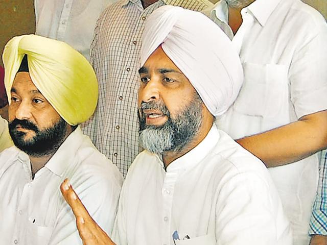 Congress leader Manpreet Singh Badal interacting with mediapersons during a press conference in Bathinda on Monday.(Sanjeev Kumar/HT)