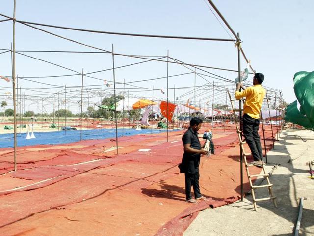 With this being the last mass political gathering at a religious fair before the state goes to polls in early 2017, none of the parties is leaving any stone unturned to have a grand show. (Sanjeev Kumar/HT Photo) With this being the last mass political gathering at a religious fair before the state goes to polls in early 2017, none of the parties is leaving any stone unturned to have a grand show. (Sanjeev Kumar/HT Photo)