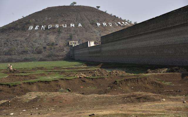Bendsuar dam which early supplied water to Beed has completely dried up. (Anshuman Poyrekar/HT Photo) Bendsuar dam which early supplied water to Beed has completely dried up. (Anshuman Poyrekar/HT Photo)