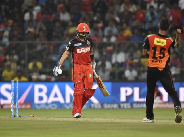 Bhuvenshwer Kumar celebrates after getting the wicket of Virat Kohli with a yorker. (Ravi Choudhary/HT Photo) Bhuvenshwer Kumar celebrates after getting the wicket of Virat Kohli with a yorker. (Ravi Choudhary/HT Photo)