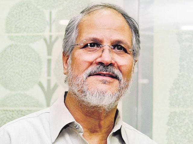 Delhi lieutenant governor Najeeb Jung (left) with chief minister Arvind Kejriwal (right), in New Delhi.(Sonu Mehta/HT File Photo)