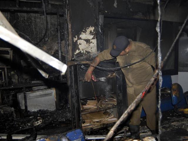 Around 10 fire tenders made more than 50 rounds to bring water to control the fire. (HT Photo) Around 10 fire tenders made more than 50 rounds to bring water to control the fire. (HT Photo)