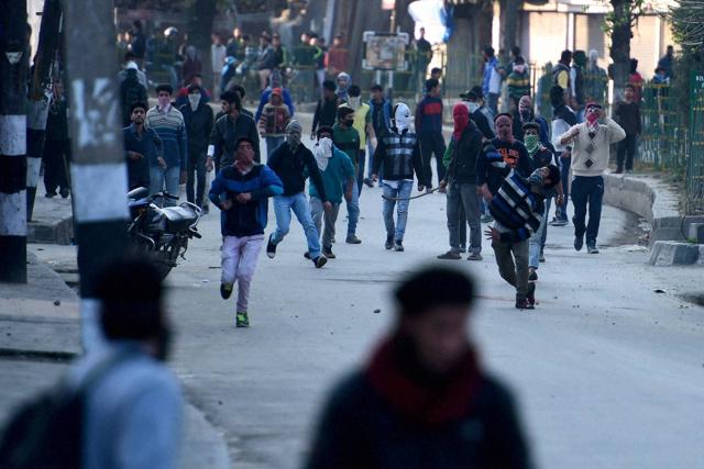 Protesters throw stones at the police during clashes in Srinagar on April 12.(PTI) Protesters throw stones at the police during clashes in Srinagar on April 12.(PTI)