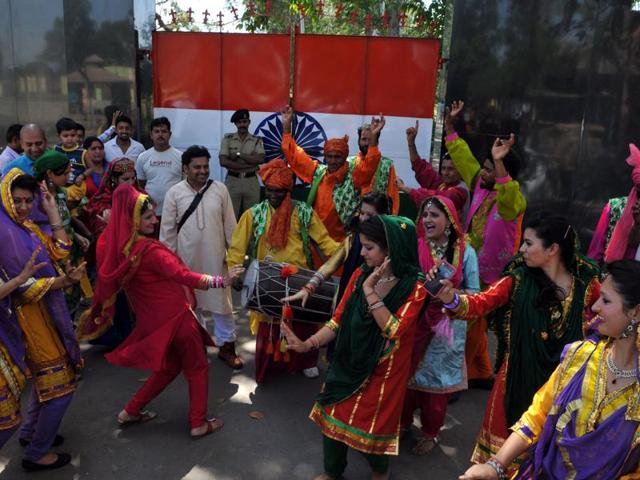 Baisakhi being celebrated with fervour at International Border Suchetgarh near Jammu. (Nitin Kanotra/HT)