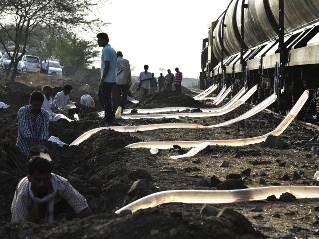 A special train carrying five lakh litres of water for the drought-hit Latur in Maharashtra’s Marathwada region, which is battling the worst drought ever, reached the destination after 18 hours on Tuesday morning. (Anshuman Poyrekar/HT Photo) A special train carrying five lakh litres of water for the drought-hit Latur in Maharashtra’s Marathwada region, which is battling the worst drought ever, reached the destination after 18 hours on Tuesday morning. (Anshuman Poyrekar/HT Photo)