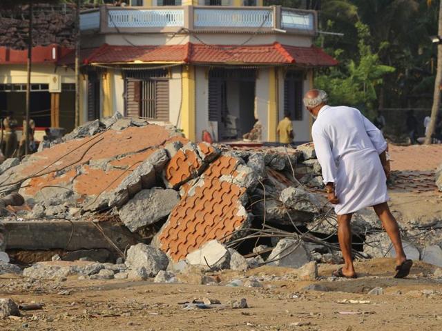 As many as 113 people lost their lives in the tragedy, which occurred at the Puttingal temple in Kollam district on Sunday morning. (AP photo) As many as 113 people lost their lives in the tragedy, which occurred at the Puttingal temple in Kollam district on Sunday morning. (AP photo)
