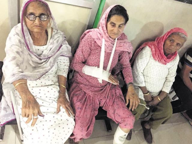 The family members of Hawaldar Kartar Singh were thrashed by a group of 30 people on Monday evening. (HT Photo) The family members of Hawaldar Kartar Singh were thrashed by a group of 30 people on Monday evening. (HT Photo)