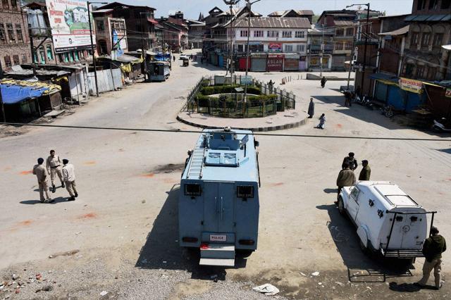 The violence began on Tuesday in Handwara – 85 km from Srinagar -- when police fired on a mob that had gathered following allegations that an army personnel molested a local girl. (PTI) 