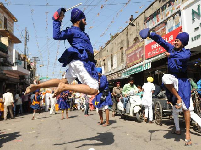 Gatka being played during the Nagar Kirtan in Patiala on Wednesday. (Bharat Bhushan/HT)