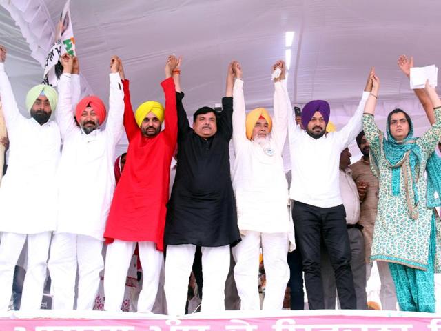 Aam Aadmi Party members during Baisakhi mela in Talwandi Sabo on Wednesday.(Sanjeev Kumar/HT Photo)