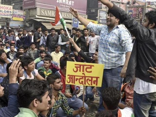 Former Indian Police Service officer Prakash Singh has said the deliberate police inaction during the Jat quota violence in February had a caste tinge to it. (HT Photo) Former Indian Police Service officer Prakash Singh has said the deliberate police inaction during the Jat quota violence in February had a caste tinge to it. (HT Photo)