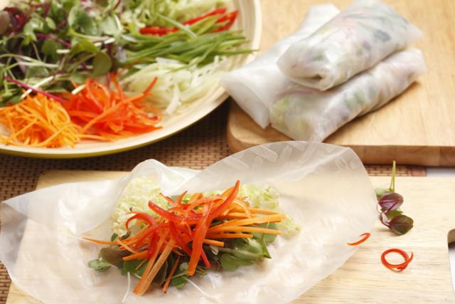 Learn the basics of cooking a traditional Vietnamese meal. Learn the basics of cooking a traditional Vietnamese meal.