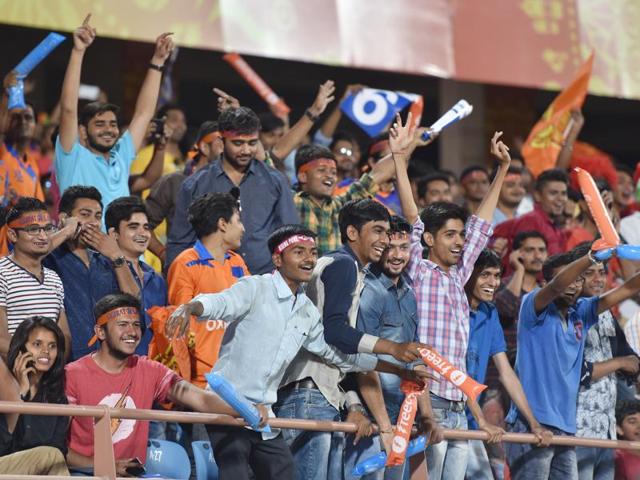 Fans enjoy the proceedings. (Pratham Gokhale/HT Photo) Fans enjoy the proceedings. (Pratham Gokhale/HT Photo)