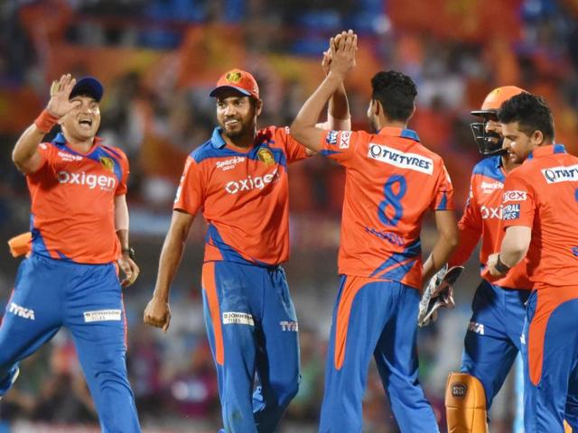 Gujarat Lions’ Ravindra Jadeja and teammates celebrate the wicket of Steve Smith. (Pratham Gokhale/HT Photo) Gujarat Lions’ Ravindra Jadeja and teammates celebrate the wicket of Steve Smith. (Pratham Gokhale/HT Photo)