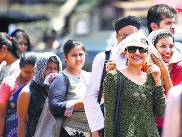 Mumbaiites shield themselves from the summer heat at Bandra station on Wednesday.(Arijit Sen/HT) Mumbaiites shield themselves from the summer heat at Bandra station on Wednesday.(Arijit Sen/HT)