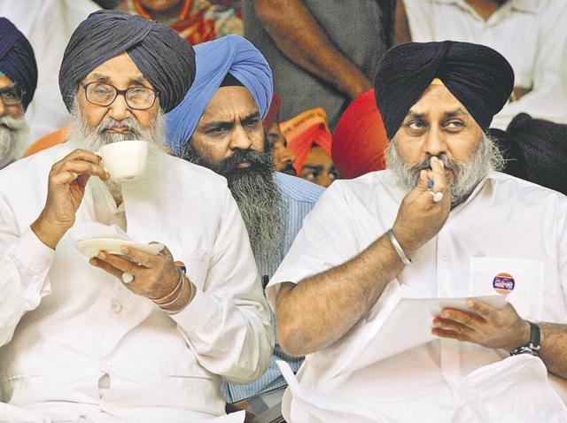 CM Parkash Singh Badal and deputy CM Sukhbir Singh Badal during the party’s Baisakhi political conference at Talwandi Sabo on Wednesday. (Ravi Kumar/HT) CM Parkash Singh Badal and deputy CM Sukhbir Singh Badal during the party’s Baisakhi political conference at Talwandi Sabo on Wednesday. (Ravi Kumar/HT)