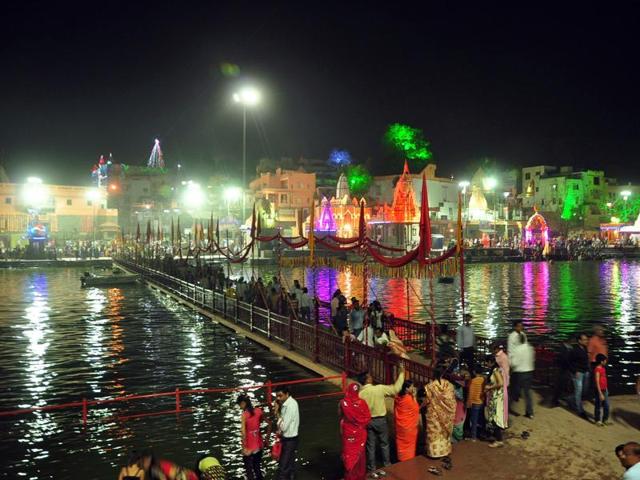 Buildings on the bank of river Kshipra are decorated ahead of Simhastha fair. (HT photo) Buildings on the bank of river Kshipra are decorated ahead of Simhastha fair. (HT photo)