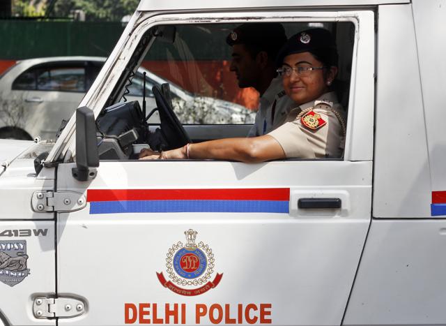 A traffic inspector (TI) is out in the field from 8am to 10pm. Chander Kanta is one of the few on-field women TI in the 800 personnel-strong Delhi traffic police (southern range).(Sanchit Khanna/ HT Photos)