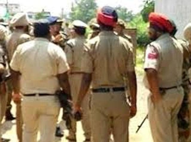 Accepting the suggestion, the DGP sent a letter to all commissioners of police and senior superintendents of police (SSPs) in this context. (HT Representative Picture) Accepting the suggestion, the DGP sent a letter to all commissioners of police and senior superintendents of police (SSPs) in this context. (HT Representative Picture)