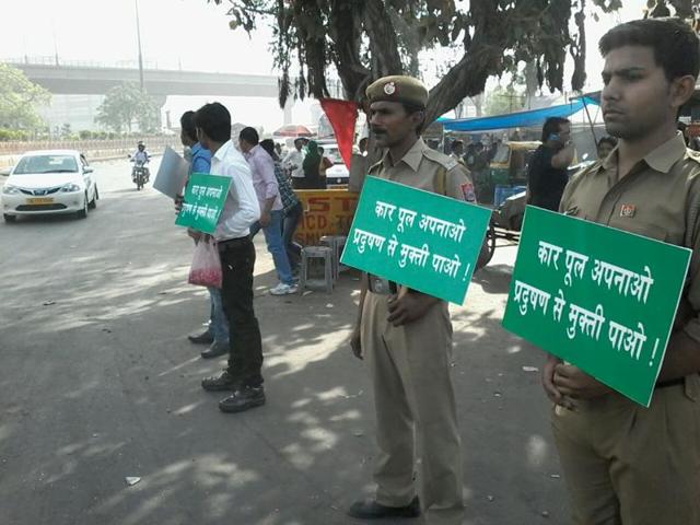 The environment department has been tasked to monitor the impact of the second phase of odd-even on the city’s air. (Sakib Ali/HT Photo) The environment department has been tasked to monitor the impact of the second phase of odd-even on the city’s air. (Sakib Ali/HT Photo)