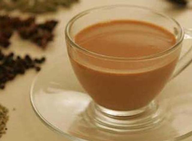 Sometimes for a change, she would add cardamoms, ginger, cinnamon, or lemon grass to the boiling water. Mummy claimed that the tea thus prepared had many benefits, for the aged in particular. (HT Photo) Sometimes for a change, she would add cardamoms, ginger, cinnamon, or lemon grass to the boiling water. Mummy claimed that the tea thus prepared had many benefits, for the aged in particular. (HT Photo)