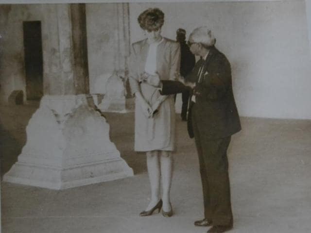 Son May Take Forward Legacy Of Man Who Guided Queen Elizabeth Diana Hindustan Times