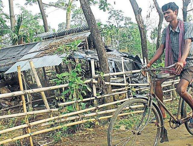 Lal Jhamela Basti was set up by villagers who claim their land was given to tea companies by the then Congress government. (Bikram Sashanker/HT Photo) Lal Jhamela Basti was set up by villagers who claim their land was given to tea companies by the then Congress government. (Bikram Sashanker/HT Photo)