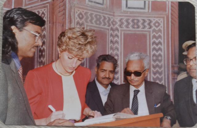 Princess Diana signs the visitor book at Taj Mahal in 1992. (File Photo)