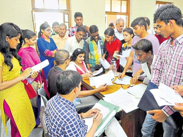 The entrance exam for admission to postgraduate courses in Delhi University will now have only multiple choice questions. (HT file Photo/Representative image) The entrance exam for admission to postgraduate courses in Delhi University will now have only multiple choice questions. (HT file Photo/Representative image)