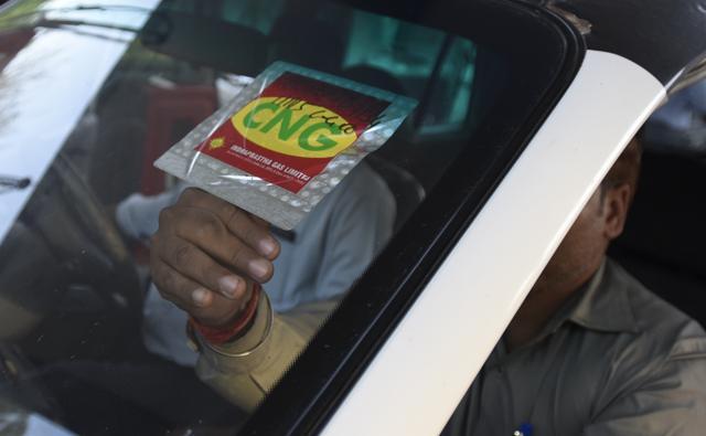 CNG station staff member putting CNG sticker after verifications on the cars ahead of second phase of odd-even rule. (Sonu Mehta/HT Photo) CNG station staff member putting CNG sticker after verifications on the cars ahead of second phase of odd-even rule. (Sonu Mehta/HT Photo)