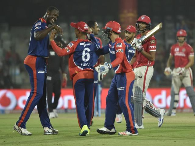 Delhi Daredevils players celebrate the wicket of Axar Patel. (Ravi Choudhary/HT Photo)