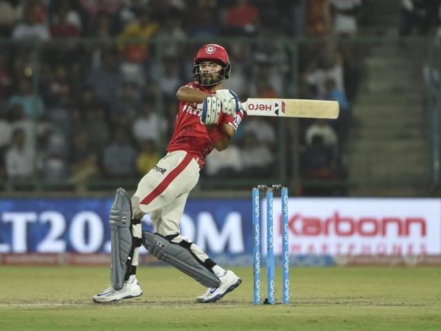 Manan Vohra plays a pull shot. (Ravi Choudhary/HT Photo)