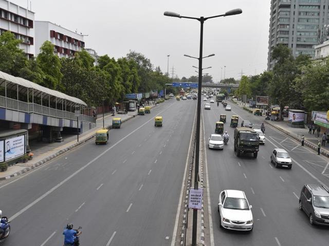 The Delhi Petrol Dealer Association on Friday dismissed a report that it is going on strike against the odd-even scheme, saying it stands with the government’s initiative to reduce air pollution. (Hindustan Times Photo) The Delhi Petrol Dealer Association on Friday dismissed a report that it is going on strike against the odd-even scheme, saying it stands with the government’s initiative to reduce air pollution. (Hindustan Times Photo)