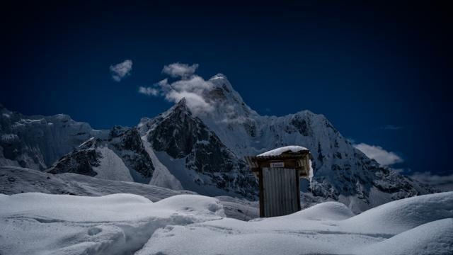 Toilet at base of Ama Dablam, taken from Chukhung (4730m). Trekking to the Everest Base Camp. (ŠDavid Ruiz Luna/500px) Toilet at base of Ama Dablam, taken from Chukhung (4730m). Trekking to the Everest Base Camp. (ŠDavid Ruiz Luna/500px)