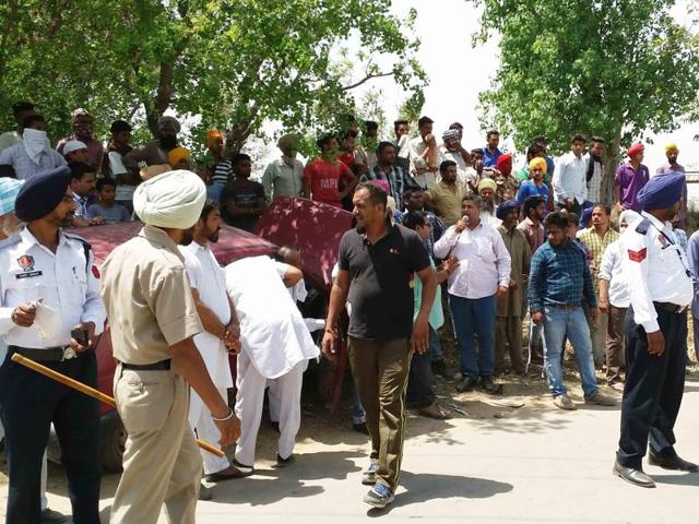 The police are yet to confirm the exact figures of the carcasses recovered. (HT Photo) The police are yet to confirm the exact figures of the carcasses recovered. (HT Photo)
