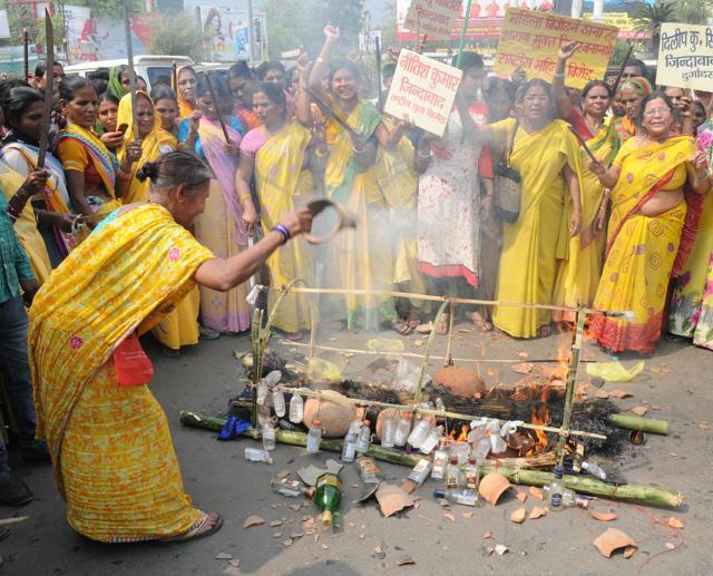 Women celebrate the announcement of total prohibition in Bihar. (AP Dube / HT Photo)
