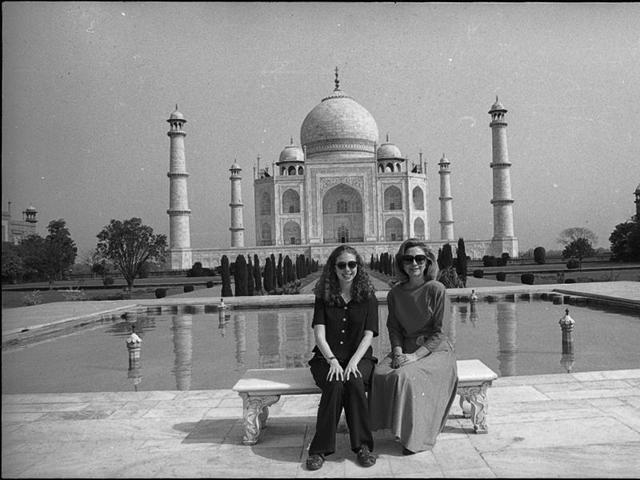 Hilary Clinton and her daughter Chelsea visited Agra to see the Taj Mahal. (HT ARCHIVES) Hilary Clinton and her daughter Chelsea visited Agra to see the Taj Mahal. (HT ARCHIVES)