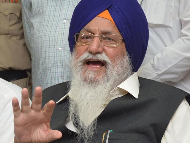 Avtar Singh Makkar, SGPC president, at a press conference in Amritsar on Saturday. (Sameer Sehgal/HT Photo) Avtar Singh Makkar, SGPC president, at a press conference in Amritsar on Saturday. (Sameer Sehgal/HT Photo)