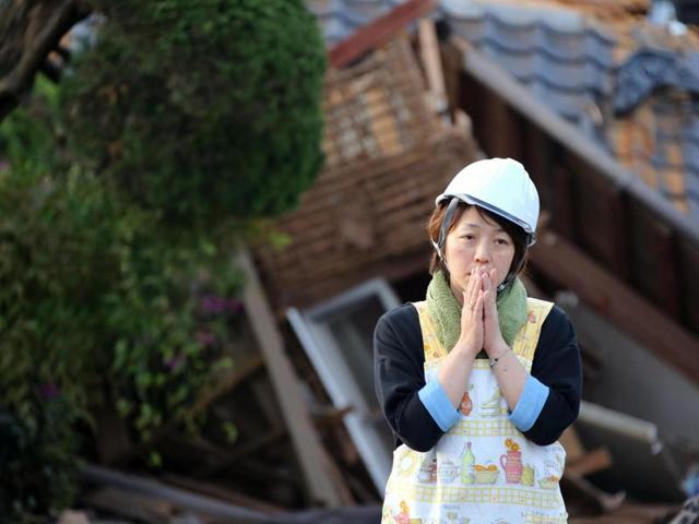 A resident stands in front of a damaged house in Mashiki, Kumamoto prefecture. (AP) A resident stands in front of a damaged house in Mashiki, Kumamoto prefecture. (AP)
