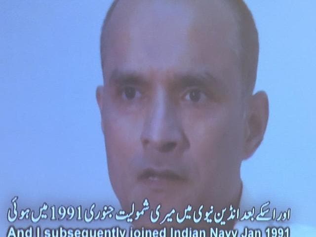 Members of the media watch a projection of a video showing arrested man Kulbhushan Yadav, who is suspected of being an Indian spy, during a press conference in Islamabad on March 29, 2016. (AFP Photo) Members of the media watch a projection of a video showing arrested man Kulbhushan Yadav, who is suspected of being an Indian spy, during a press conference in Islamabad on March 29, 2016. (AFP Photo)