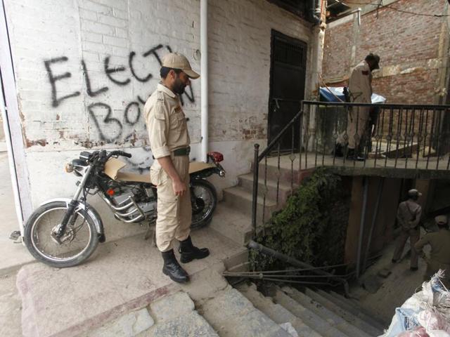 Policemen standing guard outside the office of Jammu and Kashmir Coalition of Civil Society which was scheduled to address media along with the mother of Handwara molestation girl victim. (Waseem Andrabi/HT Photo) Policemen standing guard outside the office of Jammu and Kashmir Coalition of Civil Society which was scheduled to address media along with the mother of Handwara molestation girl victim. (Waseem Andrabi/HT Photo)