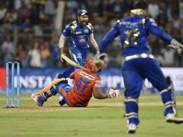 Dwayne Bravo slips after playing a shot. (Satish Bate/HT Photo) Dwayne Bravo slips after playing a shot. (Satish Bate/HT Photo)