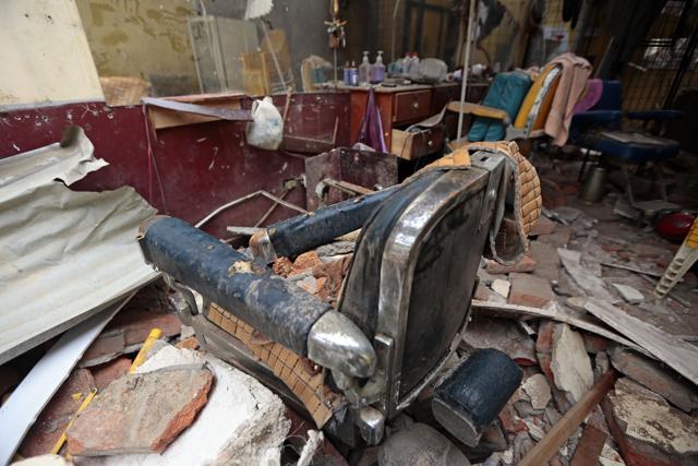 View of rubble at a hair salon after a 7.8-magnitude quake in Portoviejo. (AFP Photo) View of rubble at a hair salon after a 7.8-magnitude quake in Portoviejo. (AFP Photo)